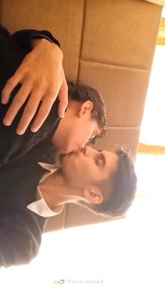 twittervid.com_Varshahotworld_794b53(2).mp4