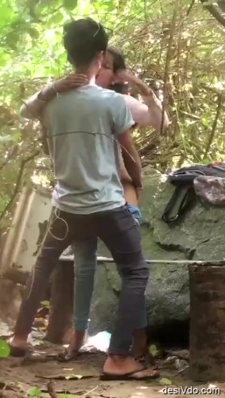 sl-most-wanted-viral-public-lovely-couples-outdoor-sex-recorded.mp4