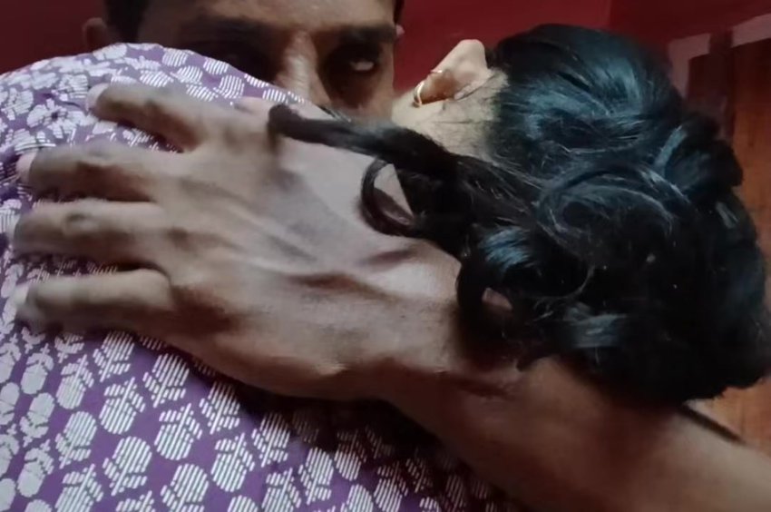 Desi_Couples_Extreme_Romance_Tempted_Him_to_Cum_Inside_Her_Pussy.mp4